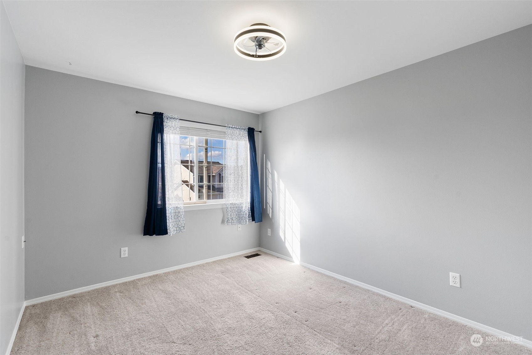 16887 Copper Mountain Road Southeast Monroe, WA 98272 - Photo 24 of 34 a view of a hallway with windows