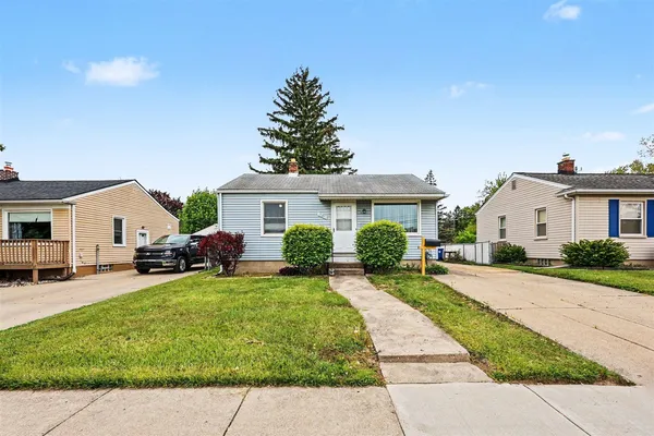 $99,000 | 17241 Beech Daly, Redford, MI 48240