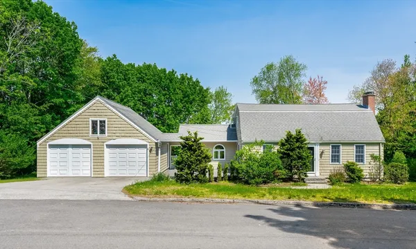 $784,900 | 6 Crestview Drive, Westborough, MA 01581