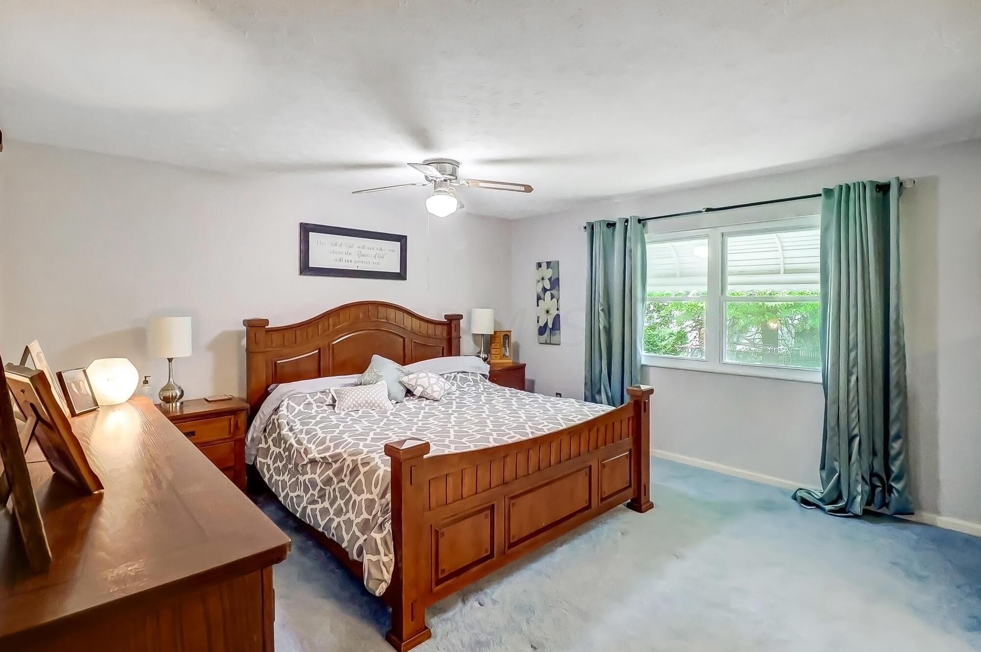 561 Clotts Road Columbus, OH 43230 - Photo 9 of 20 Large Owner Suite