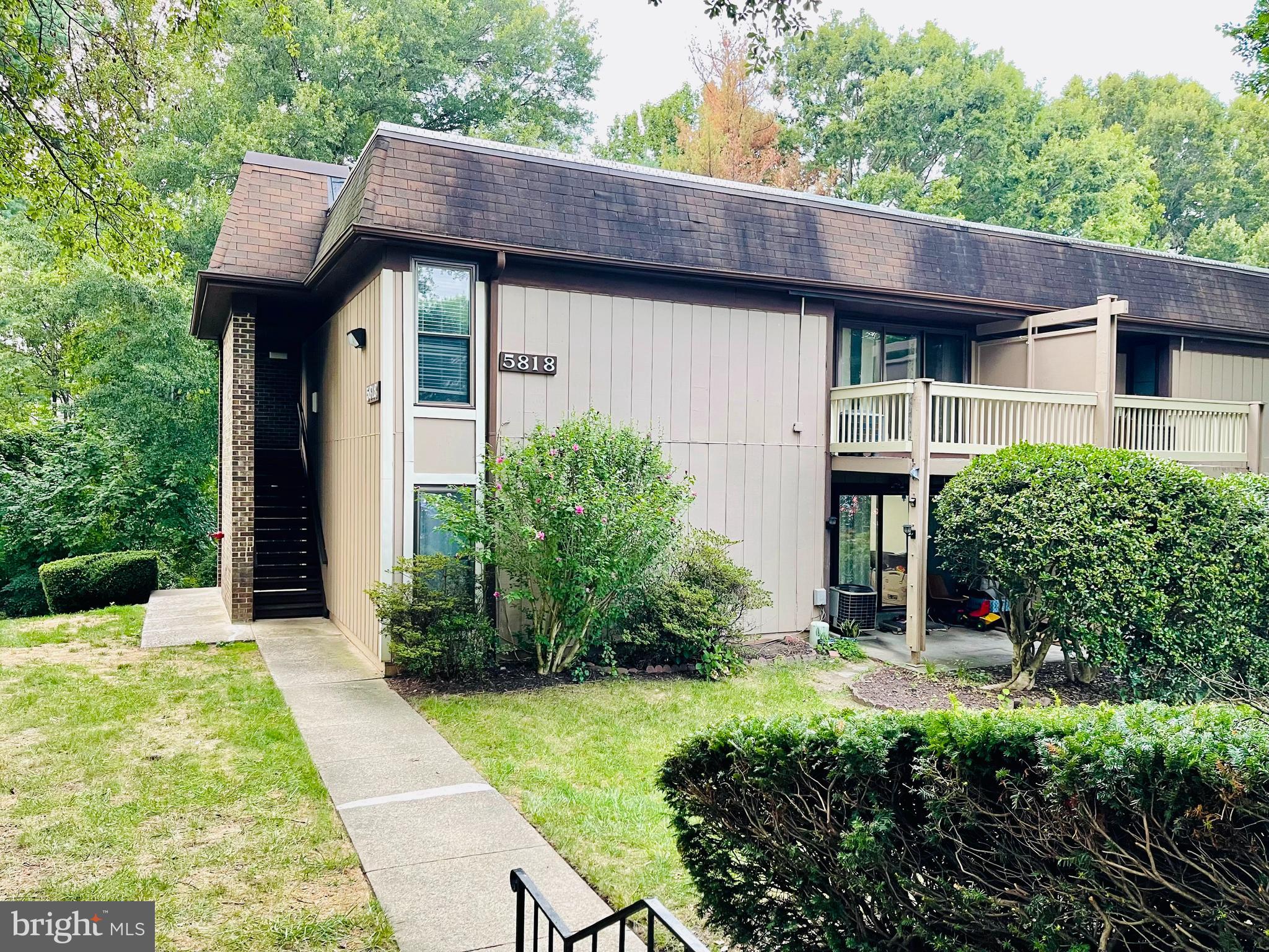 5818 Royal Ridge Drive, Unit E Springfield, VA 22152 - Photo 2 of 24