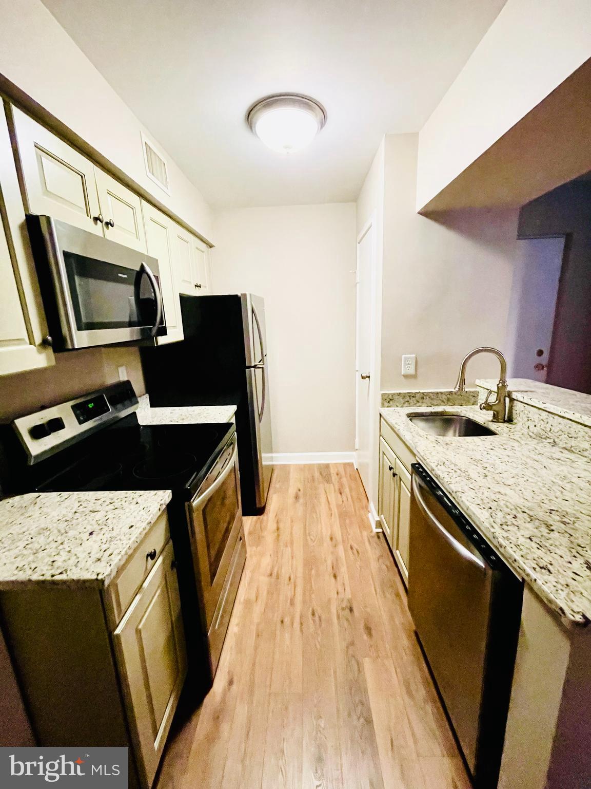 5818 Royal Ridge Drive, Unit E Springfield, VA 22152 - Photo 8 of 24