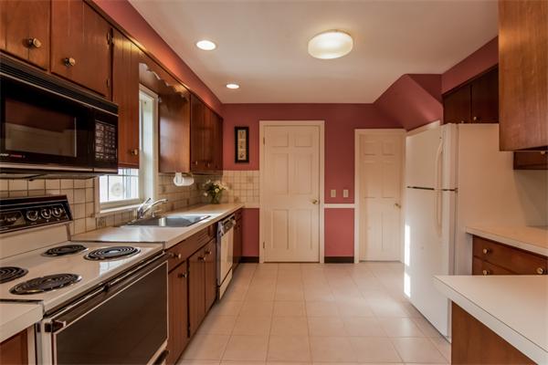27 Powder House Circle Needham, MA 02492 - Photo 5 of 20 Gallery Image 5