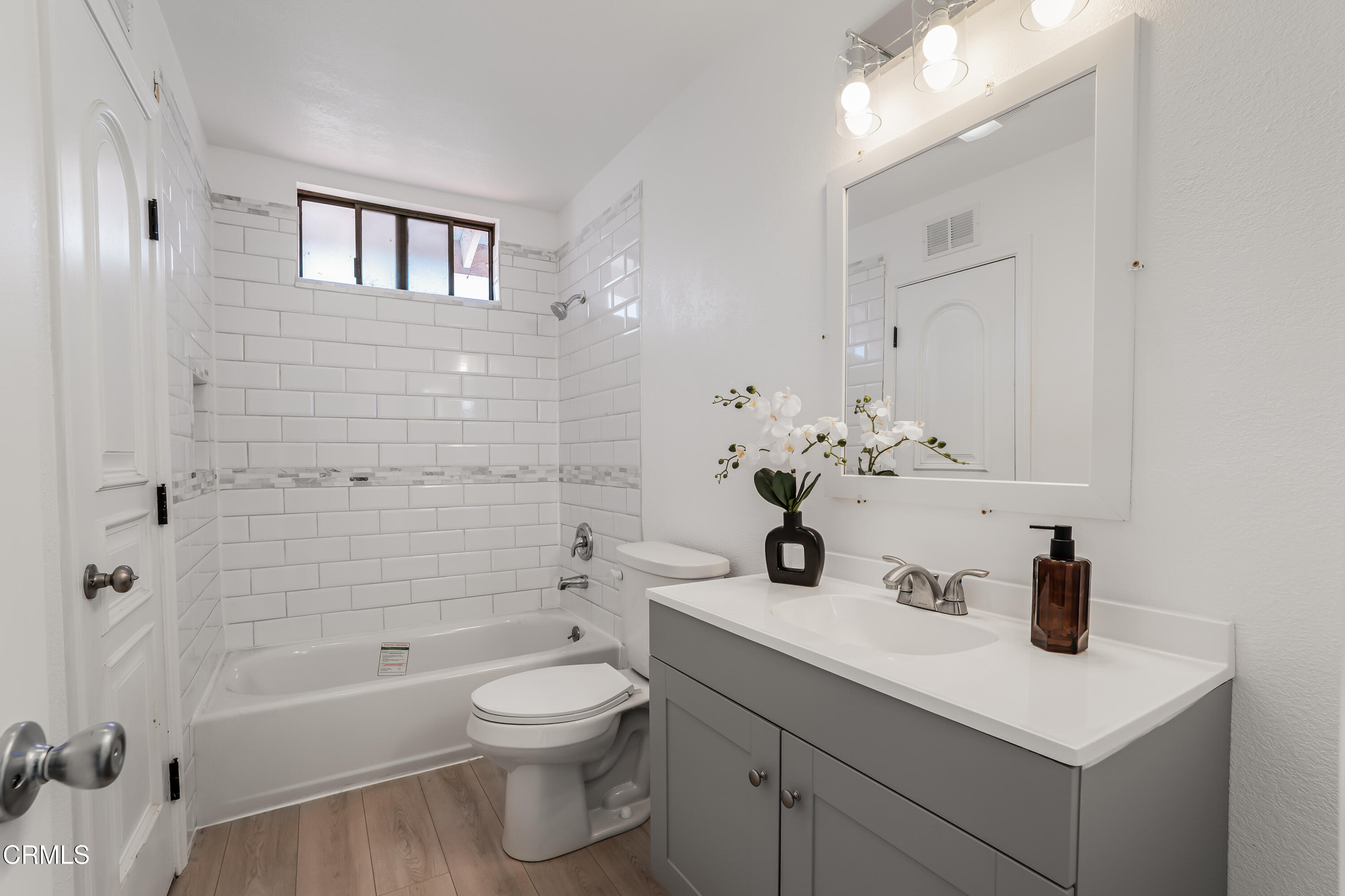 734 Balden Lane Fillmore, CA 93015 - Photo 17 of 46 a bathroom with a sink a toilet and a bathtub