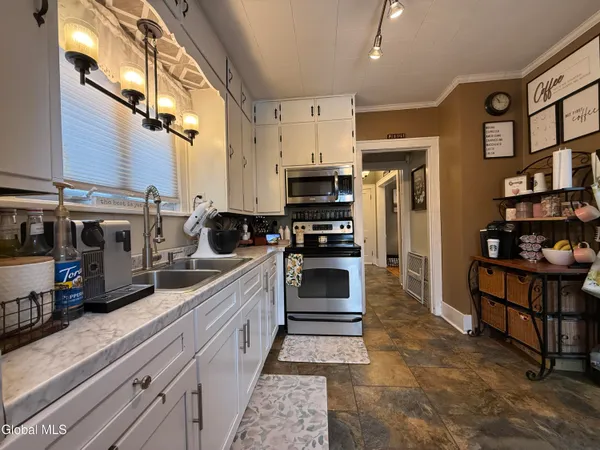 $2,200 | 21 Baker Street, Gloversville, NY 12078