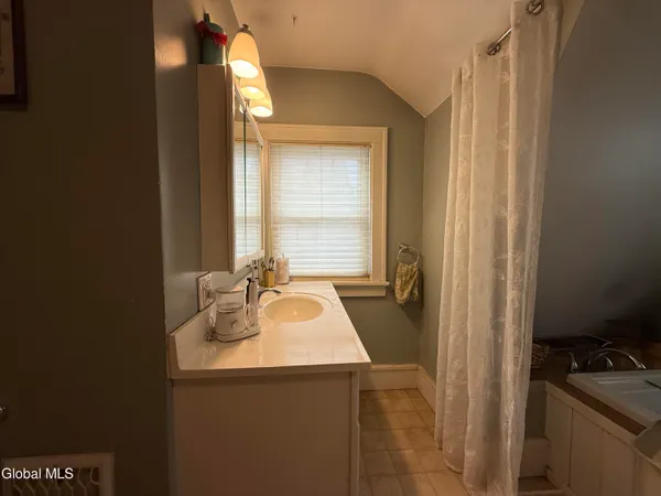 $2,200 | 21 Baker Street, Gloversville, NY 12078