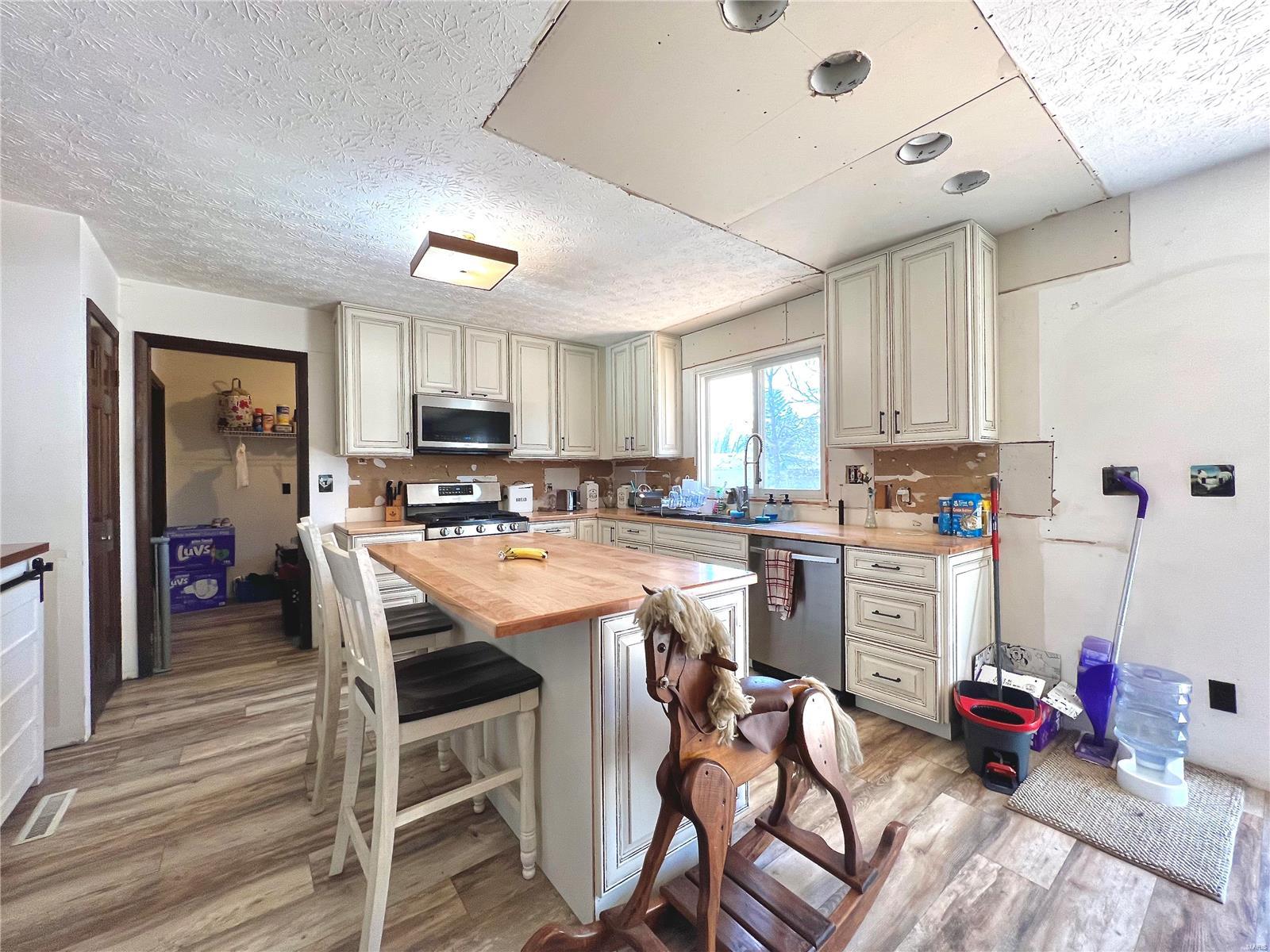 7807 Brickyard Hill Road Worden, IL 62097 - Photo 3 of 16