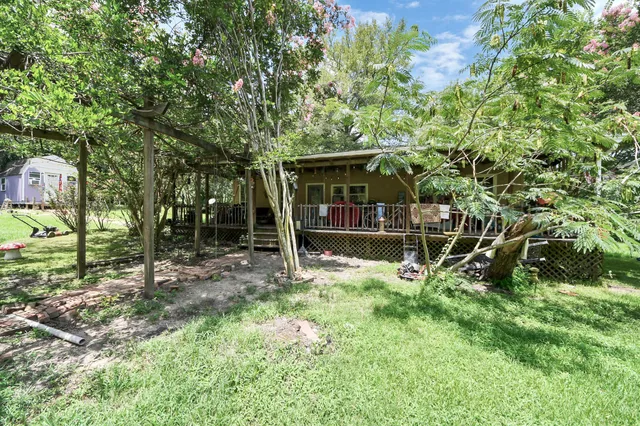 a view of an house with backyard space and garden