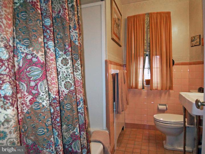 917 Ashbourne Road Cheltenham, PA 19012 - Photo 14 of 25 Bathroom