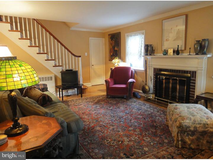 917 Ashbourne Road Cheltenham, PA 19012 - Photo 4 of 25 Living Room