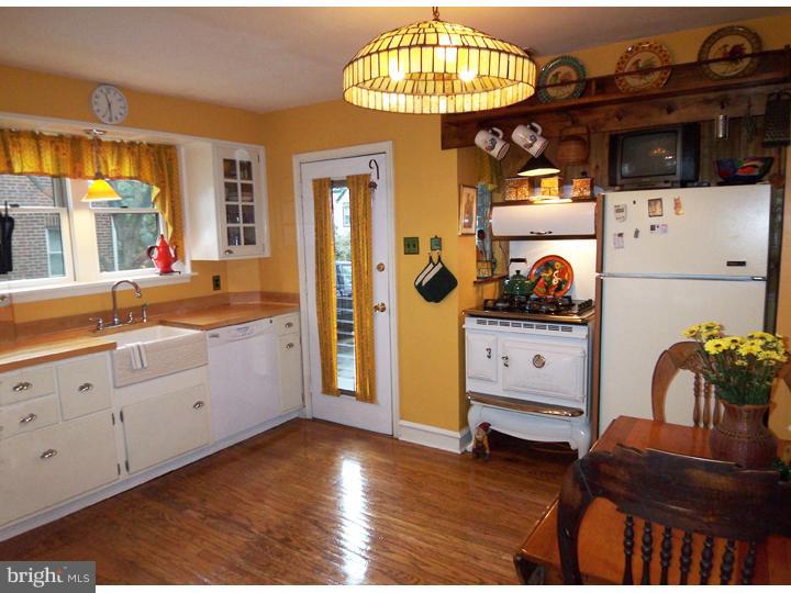 917 Ashbourne Road Cheltenham, PA 19012 - Photo 8 of 25 Kitchen