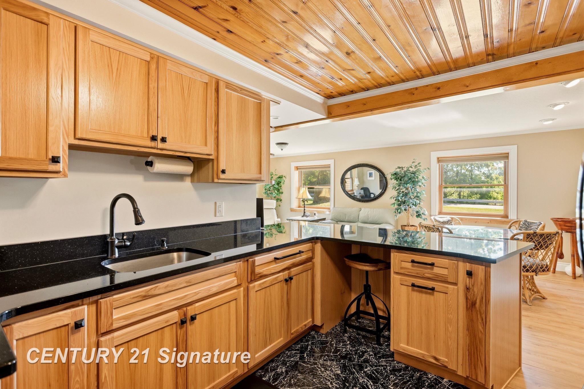4065 North River Road Freeland, MI 48623 - Photo 8 of 47