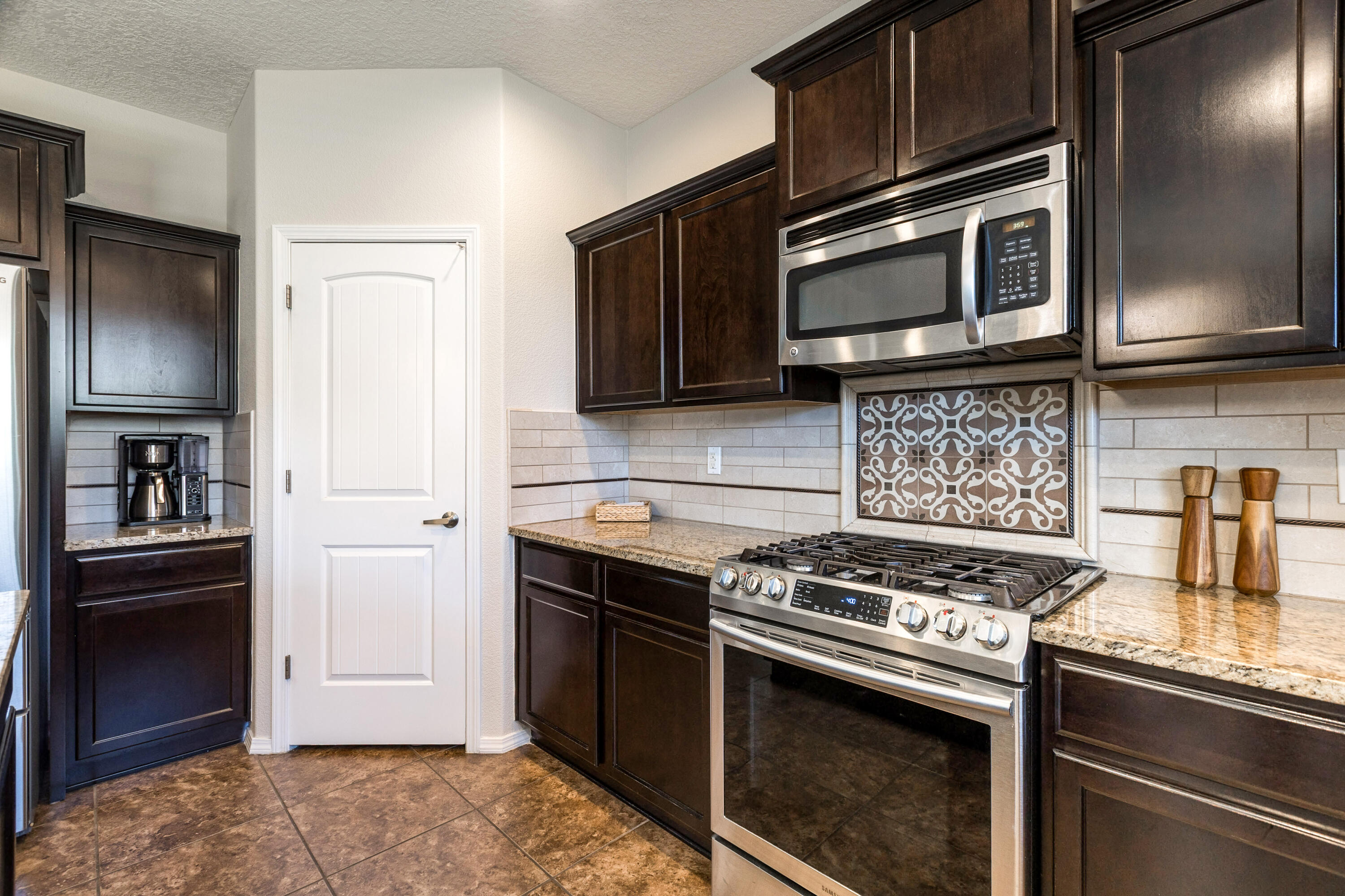 2706 Camacho Road Southeast Rio Rancho, NM 87124 - Photo 10 of 45 Gallery Image 10