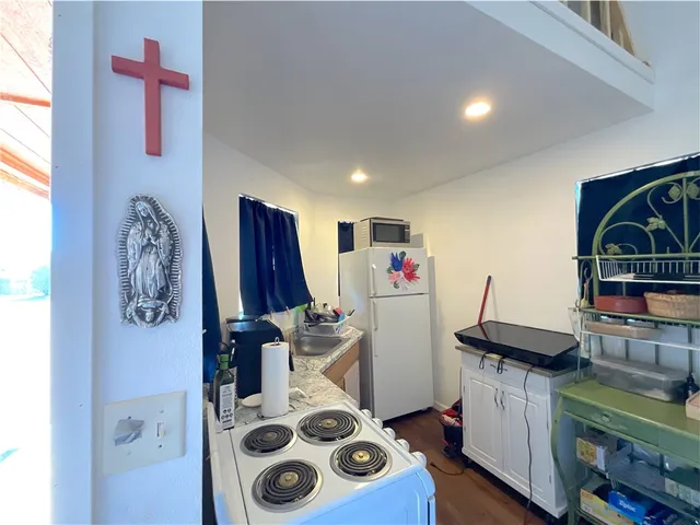 a view of entryway with furniture and workspace