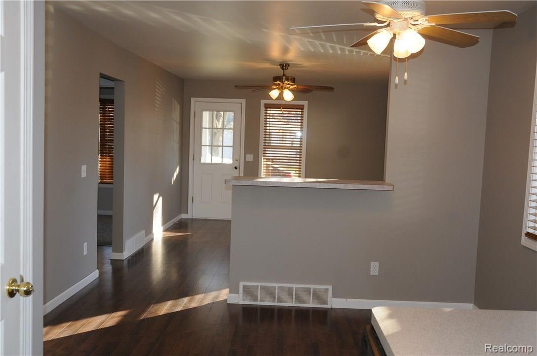 6432 Logan Road Waterford, MI 48329 - Photo 10 of 14 image.jpg