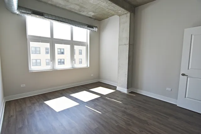$3,100 | 3833 North Broadway, Unit 409, Chicago, IL 60613