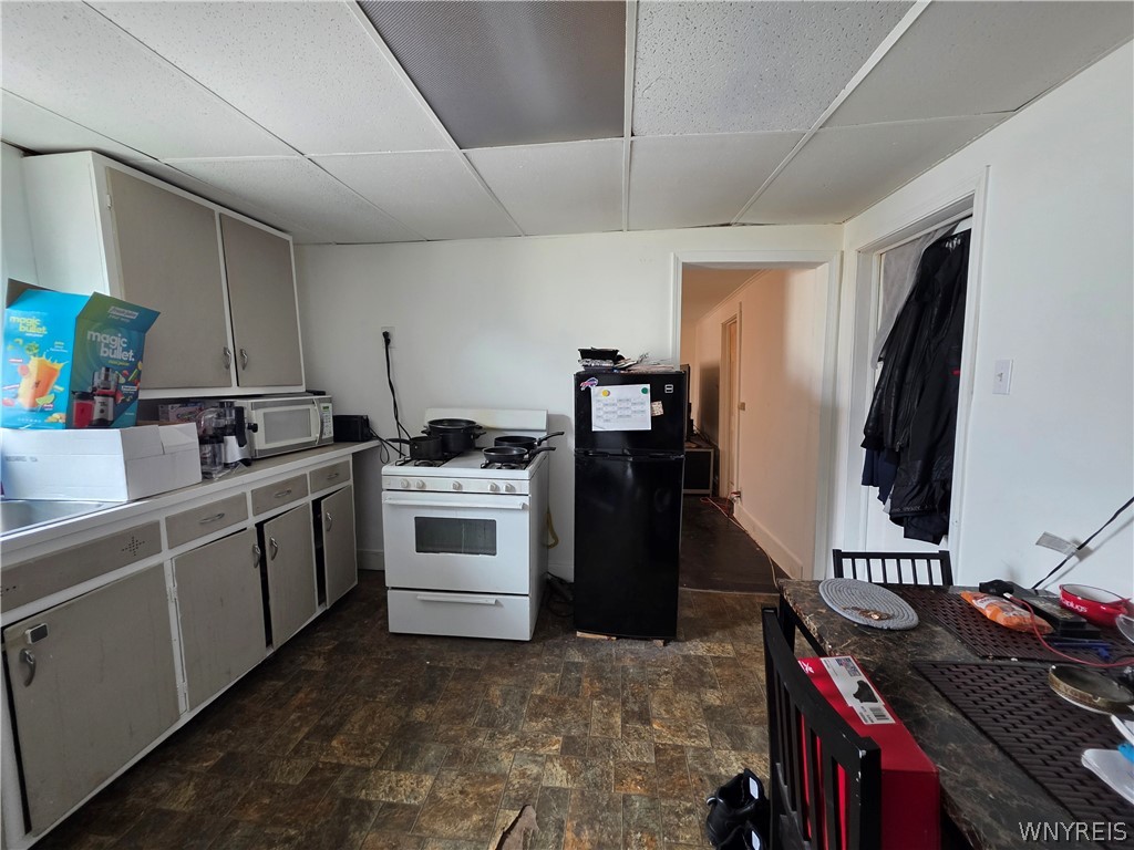 170 16th Street Buffalo, NY 14213 - Photo 23 of 29 Upper Back Unit Kitchen