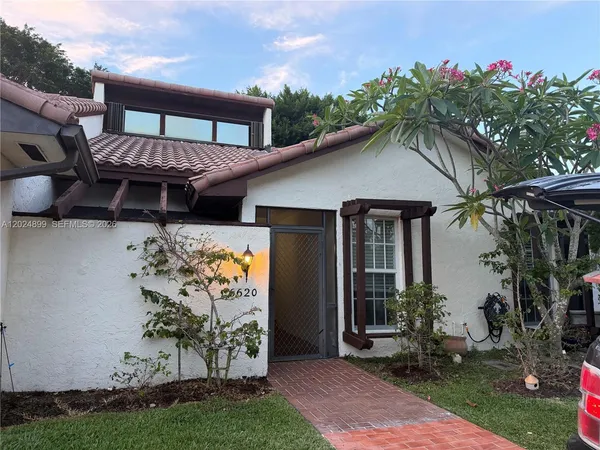 $2,900 | 6620 Tiburon Circle, Unit 3, Boca Raton, FL 33433