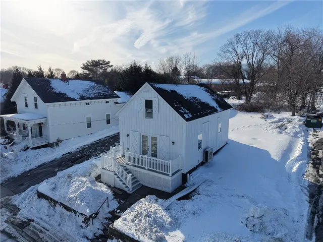 $2,850 | 2958 East Main Road, Portsmouth, RI 02871