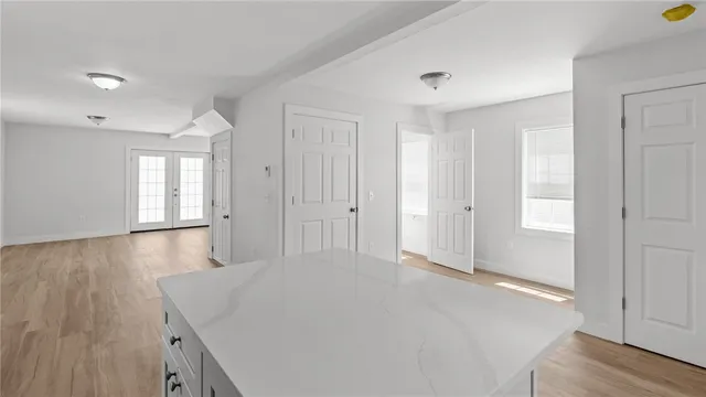 $2,850 | 2958 East Main Road, Portsmouth, RI 02871