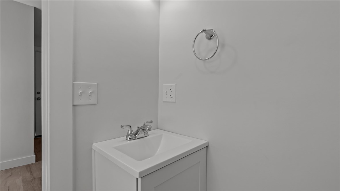 2958 East Main Road Portsmouth, RI 02871 - Photo 15 of 34