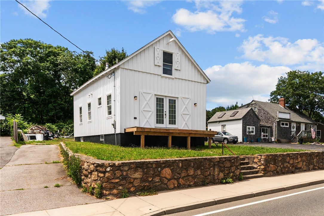 2958 East Main Road Portsmouth, RI 02871 - Photo 2 of 34