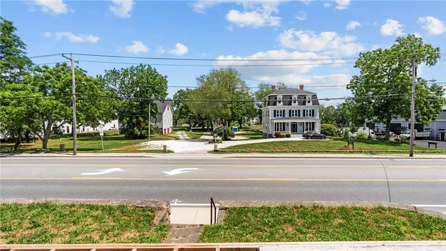 $2,850 | 2958 East Main Road, Portsmouth, RI 02871