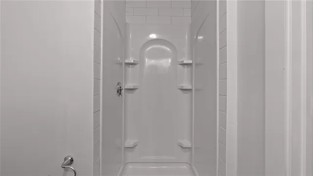 $2,850 | 2958 East Main Road, Portsmouth, RI 02871