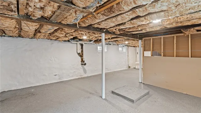 $2,850 | 2958 East Main Road, Portsmouth, RI 02871