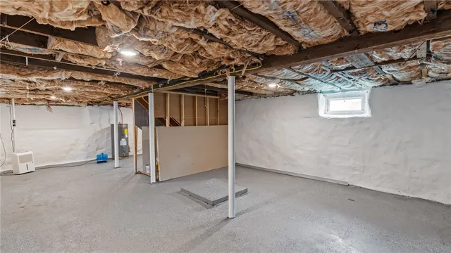 $2,850 | 2958 East Main Road, Portsmouth, RI 02871