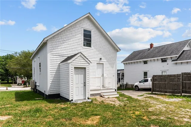 $2,850 | 2958 East Main Road, Portsmouth, RI 02871