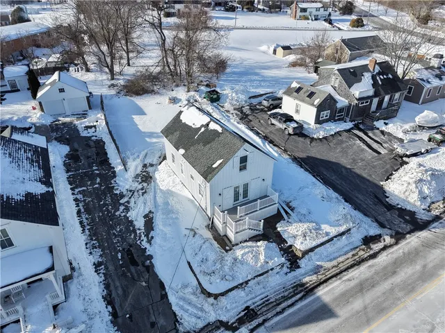 $2,850 | 2958 East Main Road, Portsmouth, RI 02871