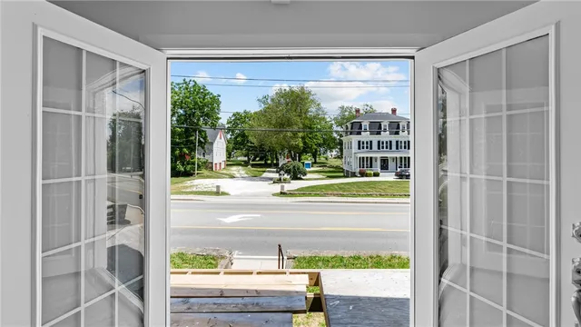 $2,850 | 2958 East Main Road, Portsmouth, RI 02871