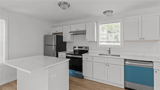 $2,850 | 2958 East Main Road, Portsmouth, RI 02871