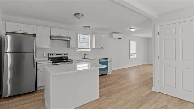 $2,850 | 2958 East Main Road, Portsmouth, RI 02871