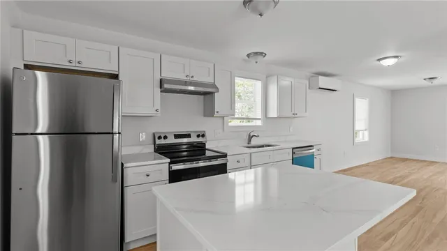 $2,850 | 2958 East Main Road, Portsmouth, RI 02871