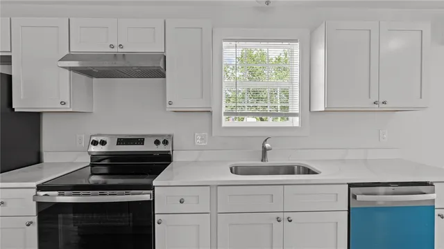 $2,850 | 2958 East Main Road, Portsmouth, RI 02871