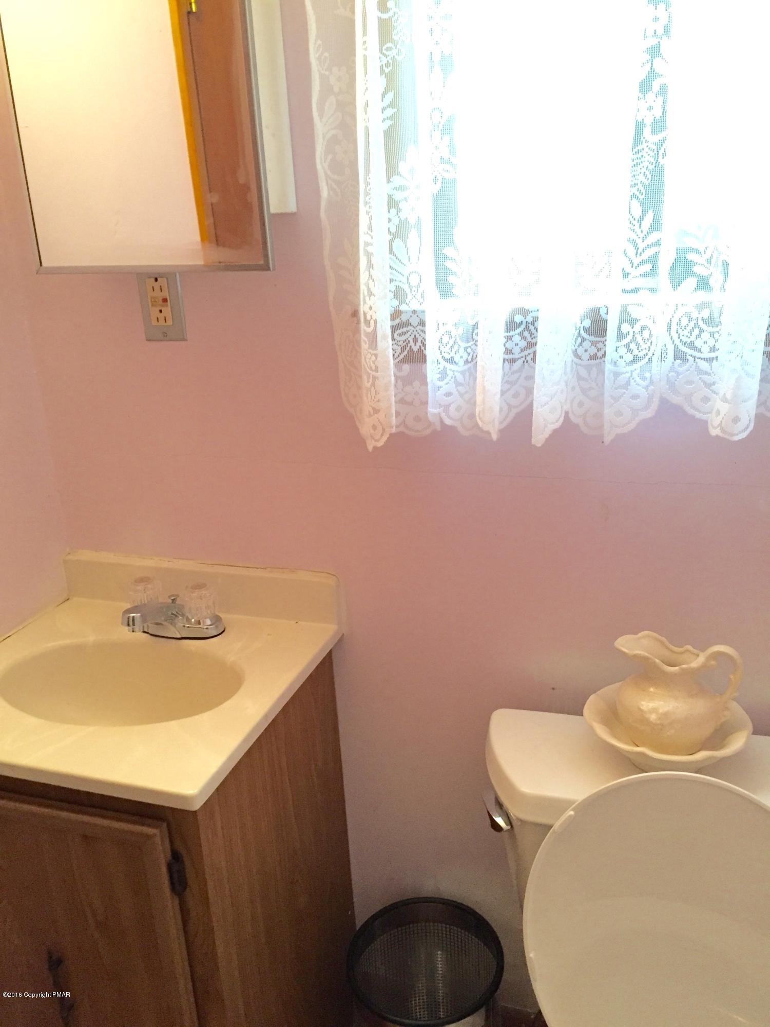 230 Powder Horn Road Henryville, PA 18332 - Photo 12 of 14 2