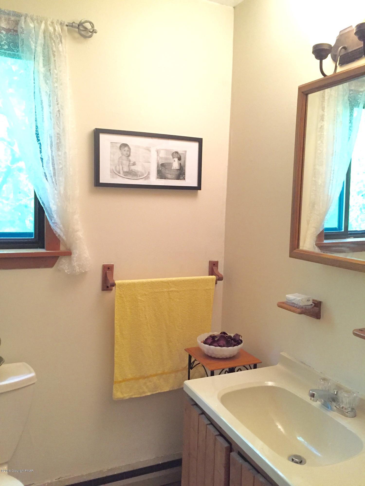 230 Powder Horn Road Henryville, PA 18332 - Photo 13 of 14 3