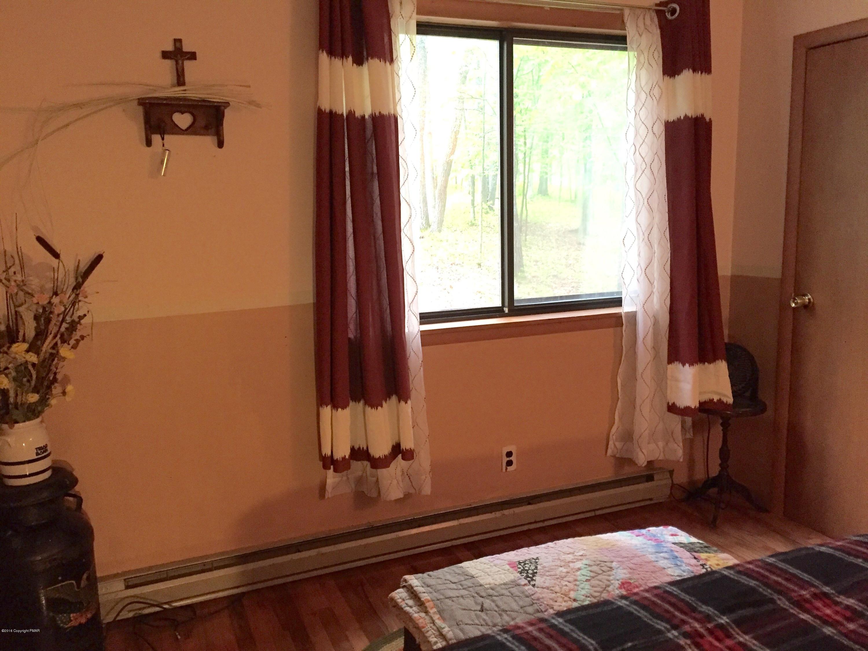 230 Powder Horn Road Henryville, PA 18332 - Photo 7 of 14 7