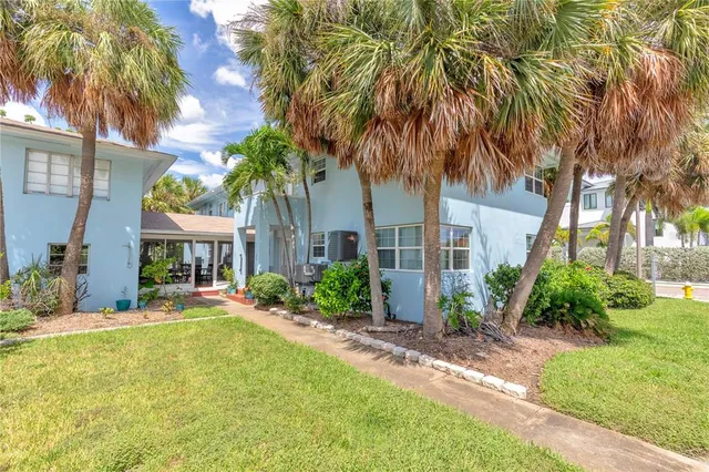 $4,100 | 1800 Pass A Grille Way, Unit 4, St. Pete Beach, FL 33706