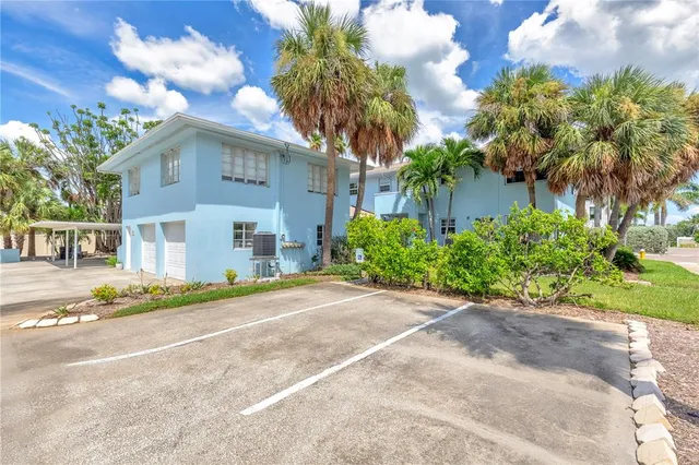 $4,100 | 1800 Pass A Grille Way, Unit 4, St. Pete Beach, FL 33706
