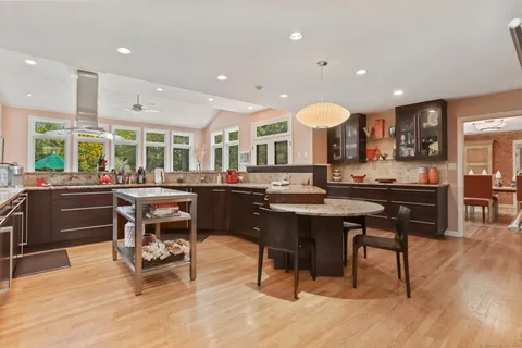 $1,599,000 | 8 Hedgerow Common, Weston, CT 06883