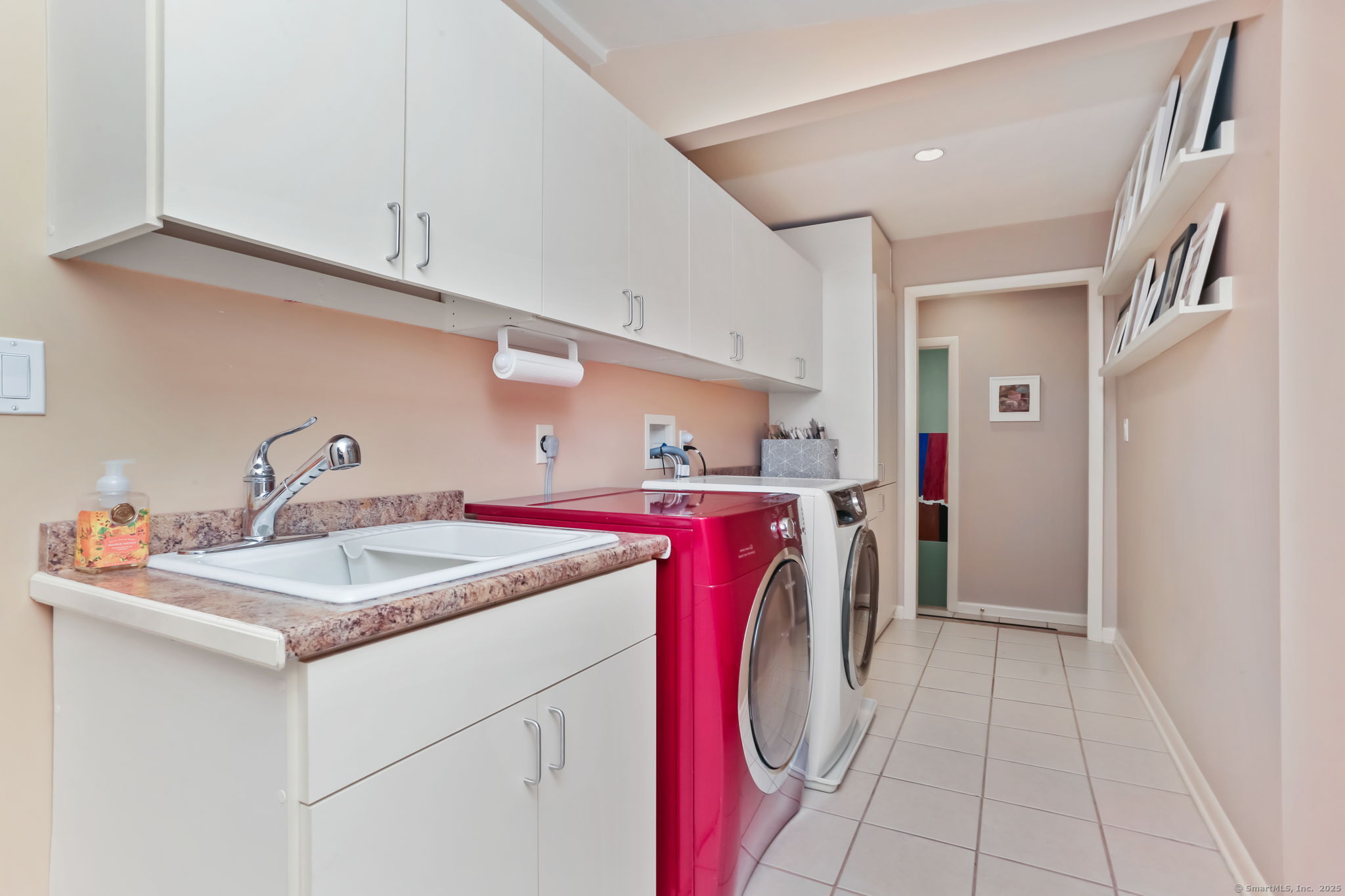 8 Hedgerow Common Weston, CT 06883 - Photo 16 of 37