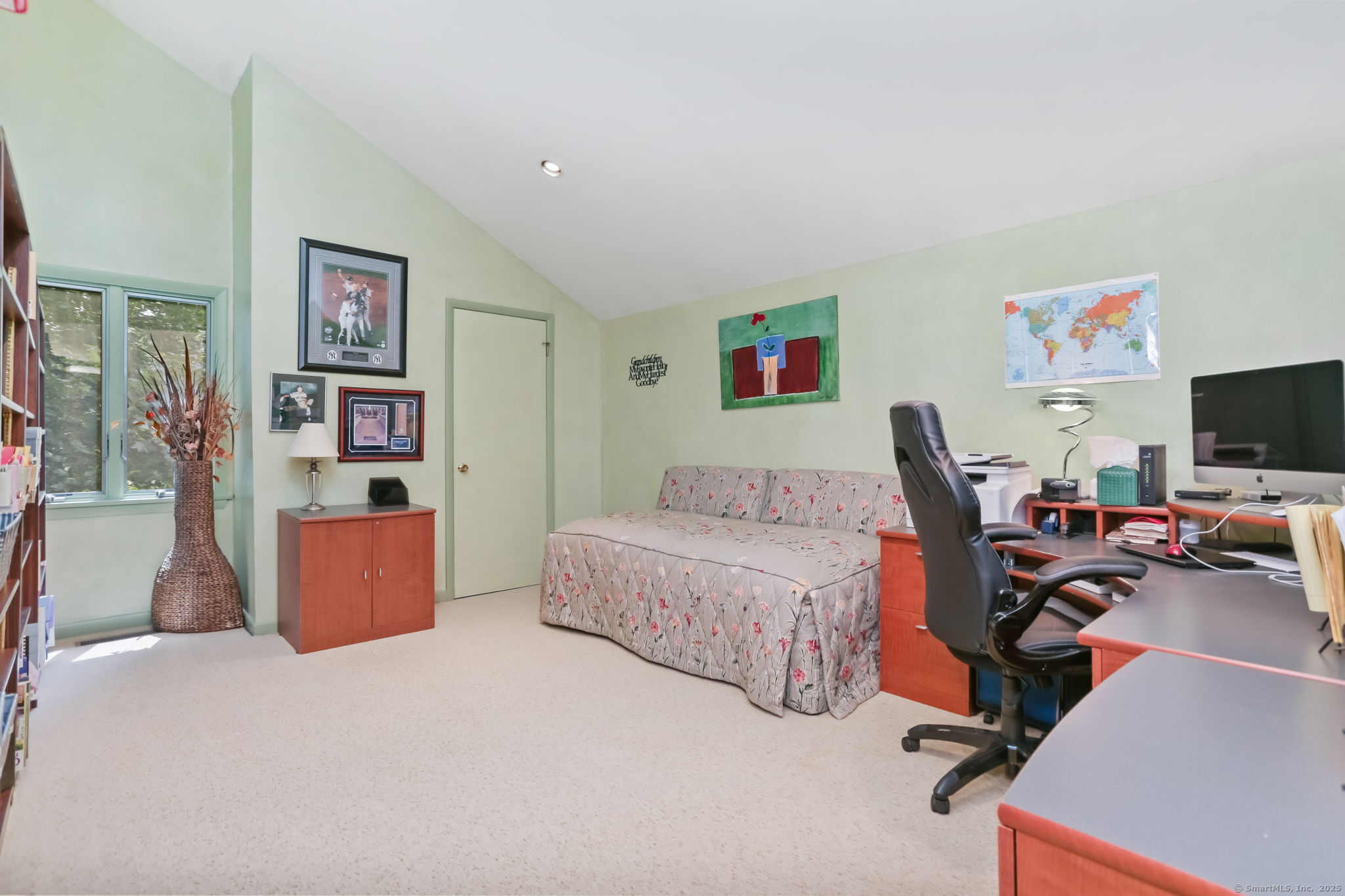 8 Hedgerow Common Weston, CT 06883 - Photo 20 of 37