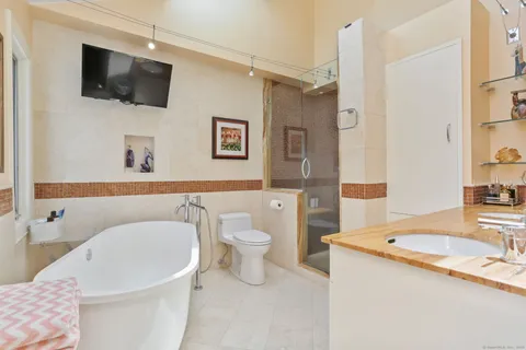 $1,599,000 | 8 Hedgerow Common, Weston, CT 06883