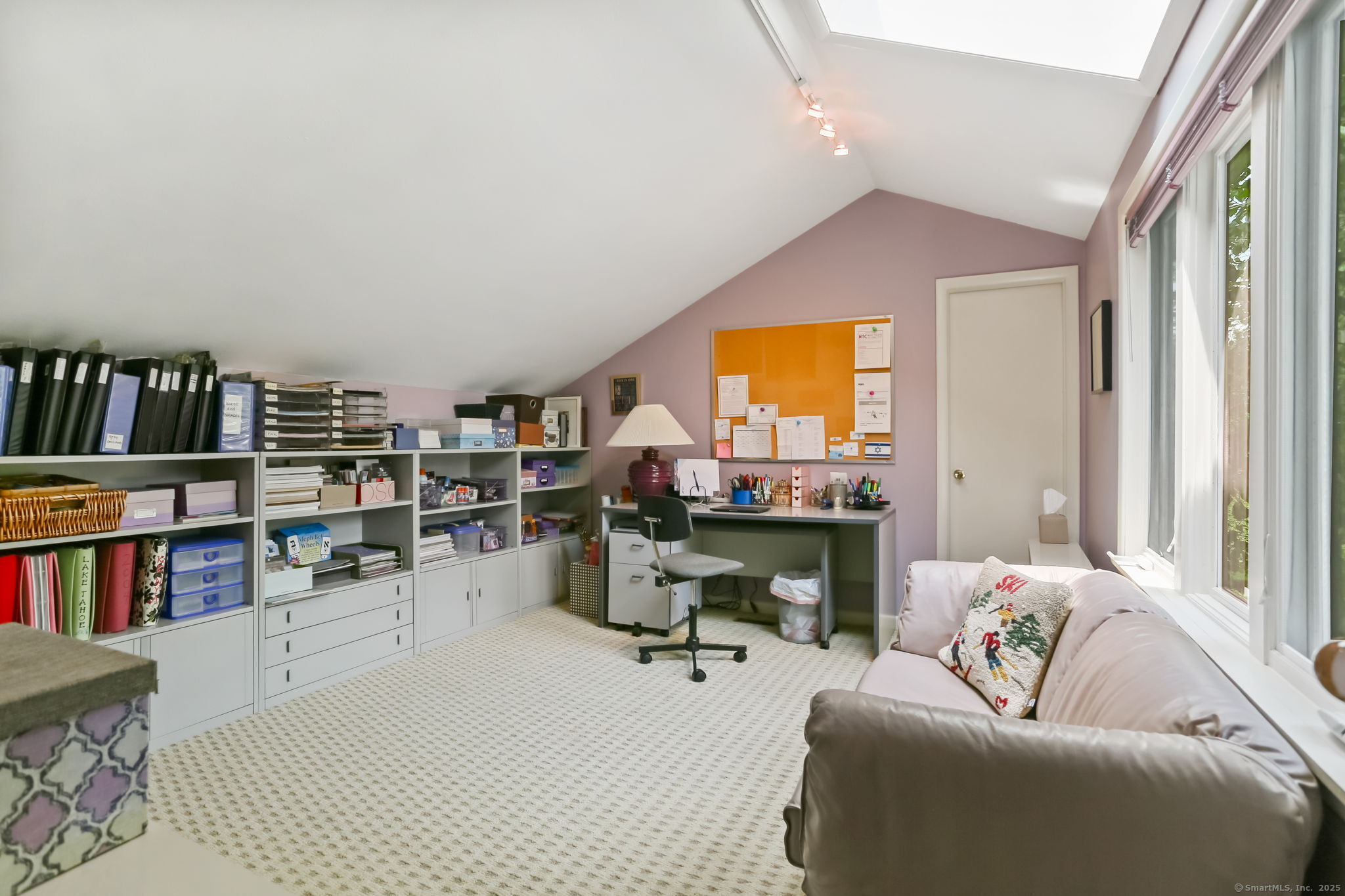 8 Hedgerow Common Weston, CT 06883 - Photo 25 of 37