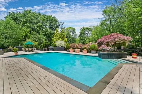 $1,599,000 | 8 Hedgerow Common, Weston, CT 06883