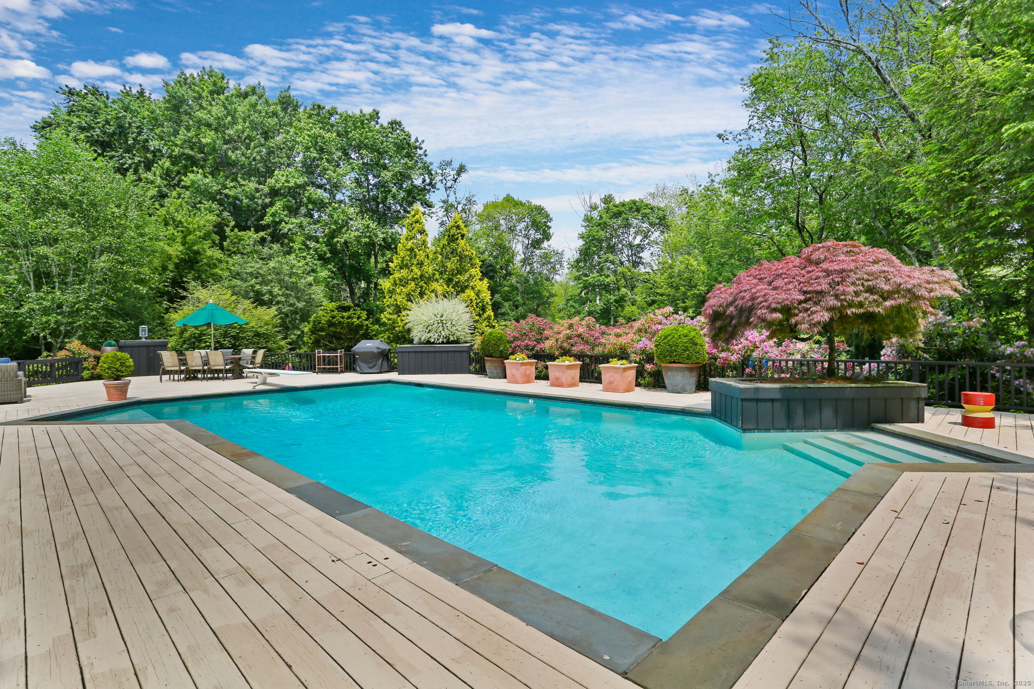 8 Hedgerow Common Weston, CT 06883 - Photo 27 of 37