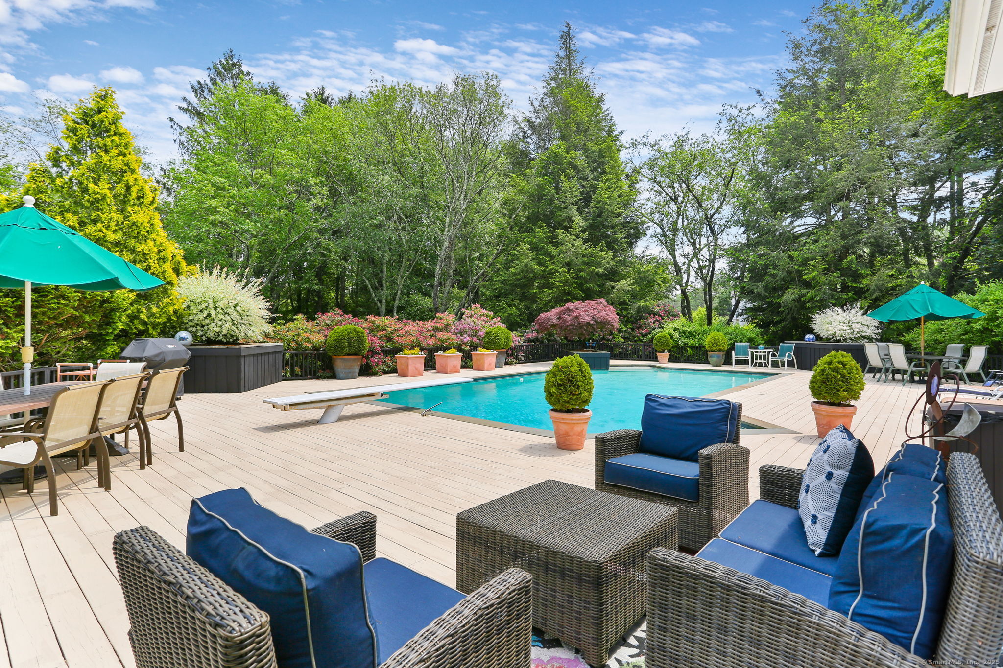 8 Hedgerow Common Weston, CT 06883 - Photo 29 of 37